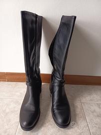 Stivali da donna in eco pelle - taglia 41