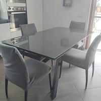 Tavolo da pranzo moderno con 4 sedie