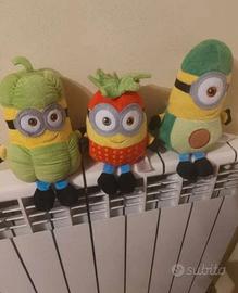 tre peluche minion