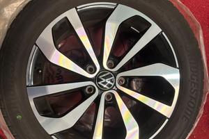 gomme bridgestone 215/55 R17