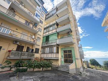 2 LOCALI A TORRE DEL GRECO