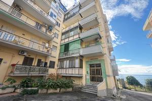 2 LOCALI A TORRE DEL GRECO