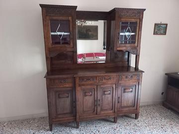 Soggiorno-credenza tavolo sedie divani letto