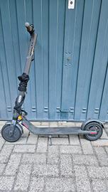 Monopattino Elettrico Segway Ninebot Kick Scooter 