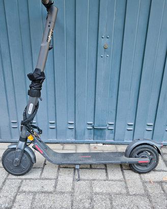 Monopattino Elettrico Segway Ninebot Kick Scooter 