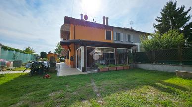 VILLA A SCHIERA A SAN RAFFAELE CIMENA