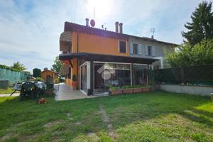 VILLA A SCHIERA A SAN RAFFAELE CIMENA