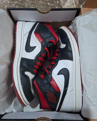 Jordan One Mid bianche nere e rosse. Numero 41. 