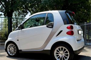Smart fortwo coupe MHD bianca