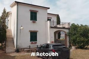 Villa bifamiliare - due appartamenti indipendenti