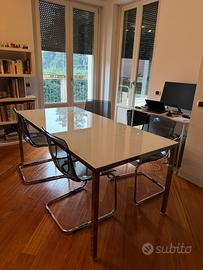 Tavolo moderno in metallo e vetro con 4 sedie