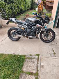 Triumph street RS 765