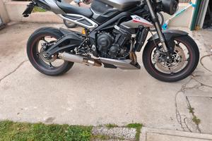 Triumph street RS 765