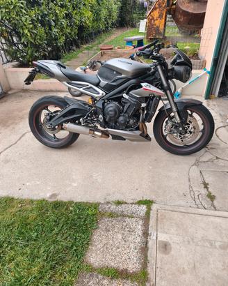 Triumph street RS 765