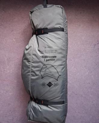 Tenda trekking MT900 grigia e nera | 1 persona