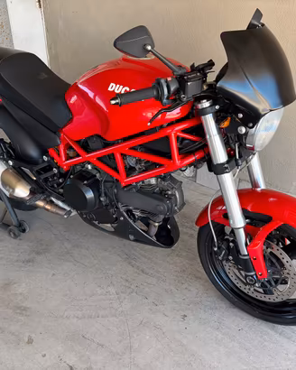 Ducati Monster 695