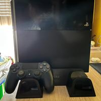 Playstation4 usata +Joystick + 3 giochi ps4