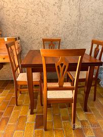 Tavolo + 4 sedie in legno