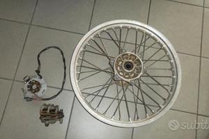 RM 125 '93-'95: forcellone cerchio testa frizione