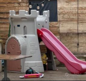 Grande scivolo giocattolo con casetta