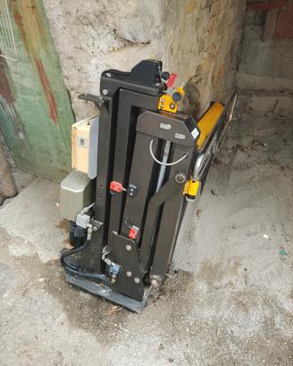 Montascale per disabili con pedana elettronica