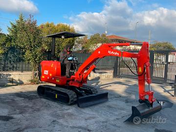 E114 Mini escavatore 25 q Kubota U25
