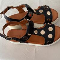 Sandali nero con borchie dorate nuovi