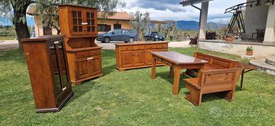 Tavolo, panca e credenza