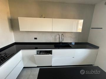 Cucina completa di elettrodomestici