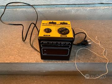 Radiosveglia vintage cubo International