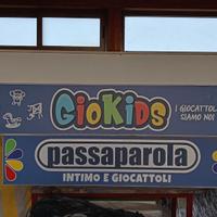 Insegna luminosa a led con pellicola sostituibile