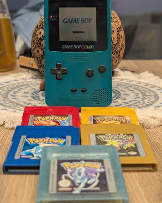 game boy color 1998 + 4 cassette Pokémon + extra