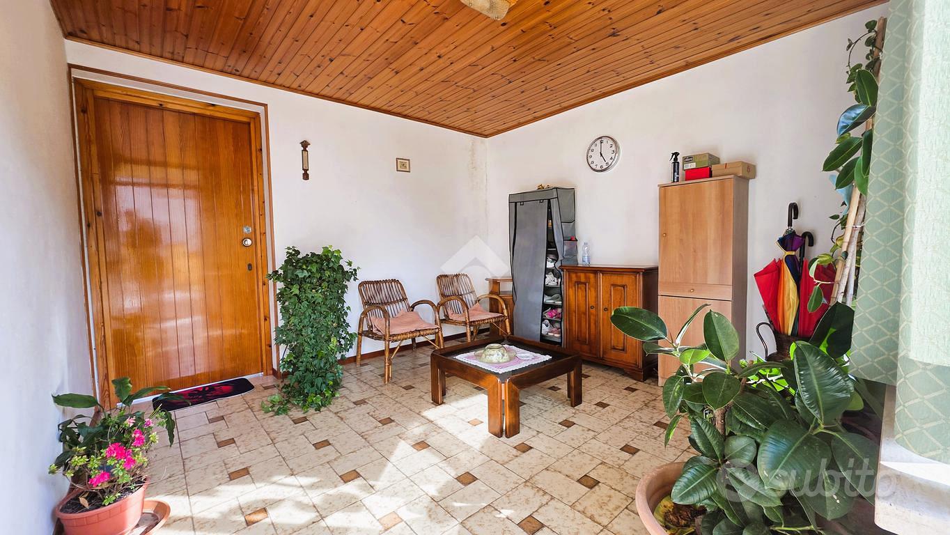 VILLA A SCHIERA A BORGO VIRGILIO - Vista 2
