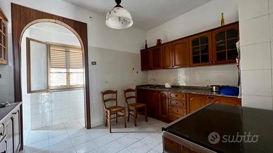 Guspini- Appartamento al piano 1° con box auto