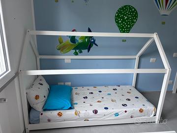 Letto per cameretta a forma di casetta