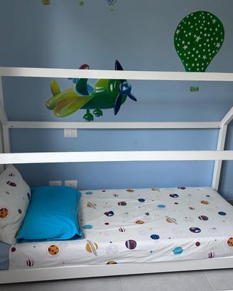 Letto per cameretta a forma di casetta
