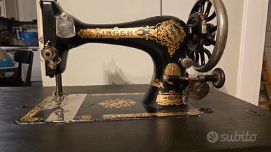 Macchina da cucire Singer antica