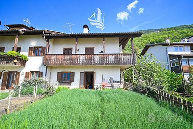 Montagna: Casa bifamiliare con cubatura