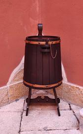 Cantinetta piccola in legno stile rustico 