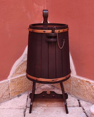 Cantinetta piccola in legno stile rustico 