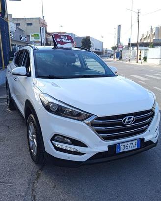 HYUNDAI Tucson 1.7 CRDi XPossible TETTO/NAV/