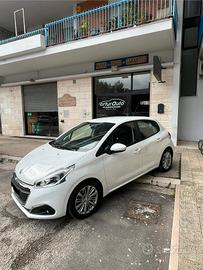 Peugeot 208. 2017. 1.6 DIESEL75 cavalli. km.80’000