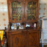 Credenza in legno con vetrinetta