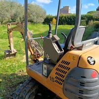 Escavatore con rampe alluminio da 3 mt