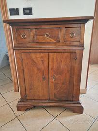 Mobile in legno massello