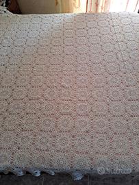 Coperta ricamata a mano nuova