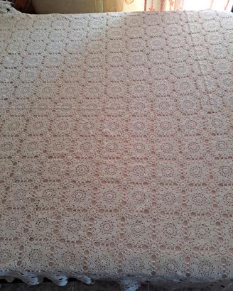 Coperta ricamata a mano nuova