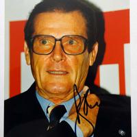 Roger Moore, Autografo Originale su Foto - LOA