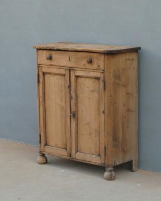 Piccola credenza rustica in legno di abete, H 94cm