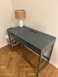 Scrivania + sedia da lavoro
